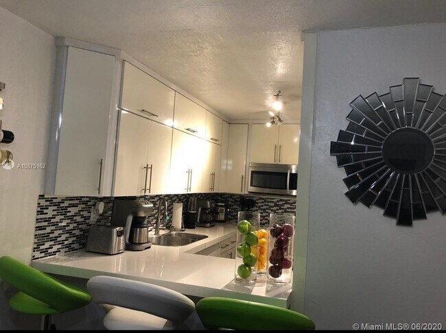 1810 W 56th St-Unit -3414 in Hialeah, FL - Building Photo - Building Photo