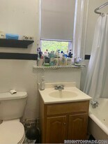 18 Mount Hood Rd, Unit 4 in Boston, MA - Building Photo