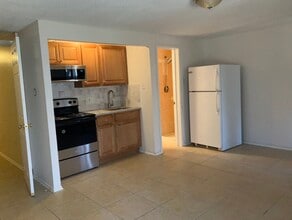 10765 Lester St, Unit Updated gem near park in Silver Spring, MD - Building Photo - Building Photo