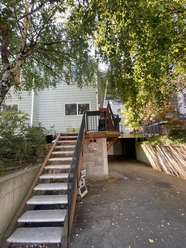 9741 Woodlawn Ave N, Unit D