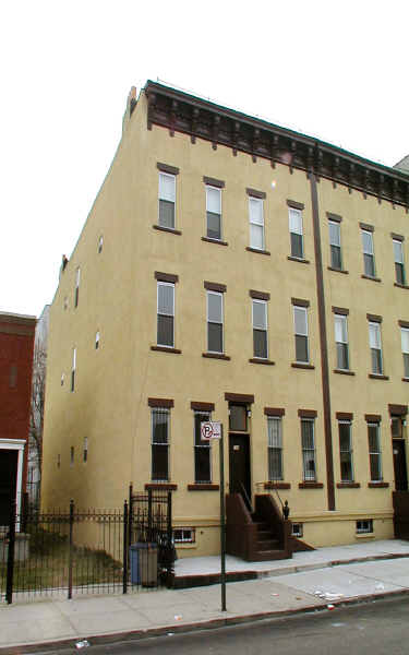 124 Grove St in Brooklyn, NY - Building Photo