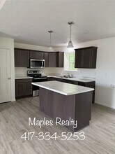 414 Walnut St in Hollister, MO - Building Photo - Building Photo