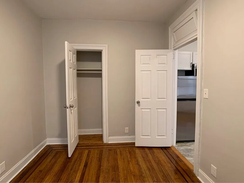 25-21 31st Ave in Queens, NY - Building Photo