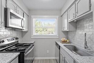 707 S Moore St in Clayton, NC - Building Photo