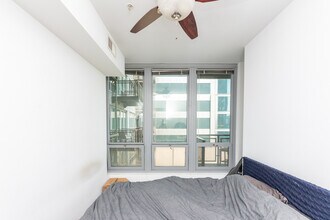 565 W Quincy St, Unit 1213 in Chicago, IL - Building Photo - Building Photo