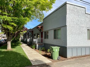 Capitol Court Apartments in Salem, OR - Building Photo - Building Photo