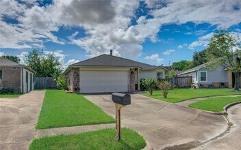 11323 Windmark Dr in Houston, TX - Building Photo - Building Photo