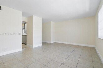 1715 N 16th Ave in Hollywood, FL - Foto de edificio - Building Photo