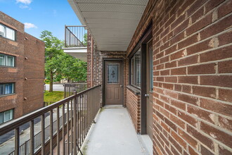 Le Camelia in Montréal, QC - Building Photo - Building Photo