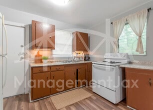 5813 Doeboy St in Jacksonville, FL - Building Photo - Building Photo