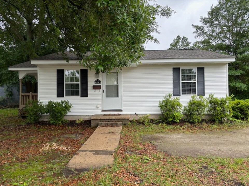 902 E 13th St in Lumberton, NC - Building Photo
