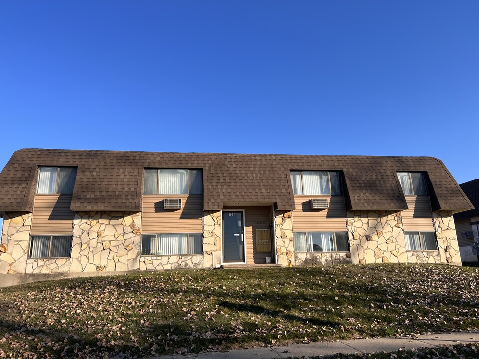 Meadowview Apartments in Marion, IA - Building Photo