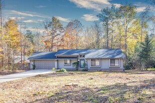 3915 Stone Creek Cir in Cumming, GA - Building Photo