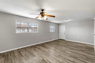1914 Larrabee St in Seabrook, TX - Building Photo - Building Photo