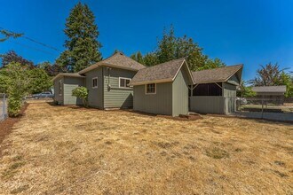 2402 16th Ave in Forest Grove, OR - Building Photo - Building Photo
