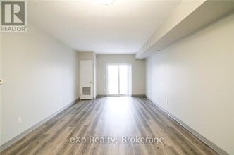 239 Auburn Dr in Waterloo, ON - Building Photo - Building Photo