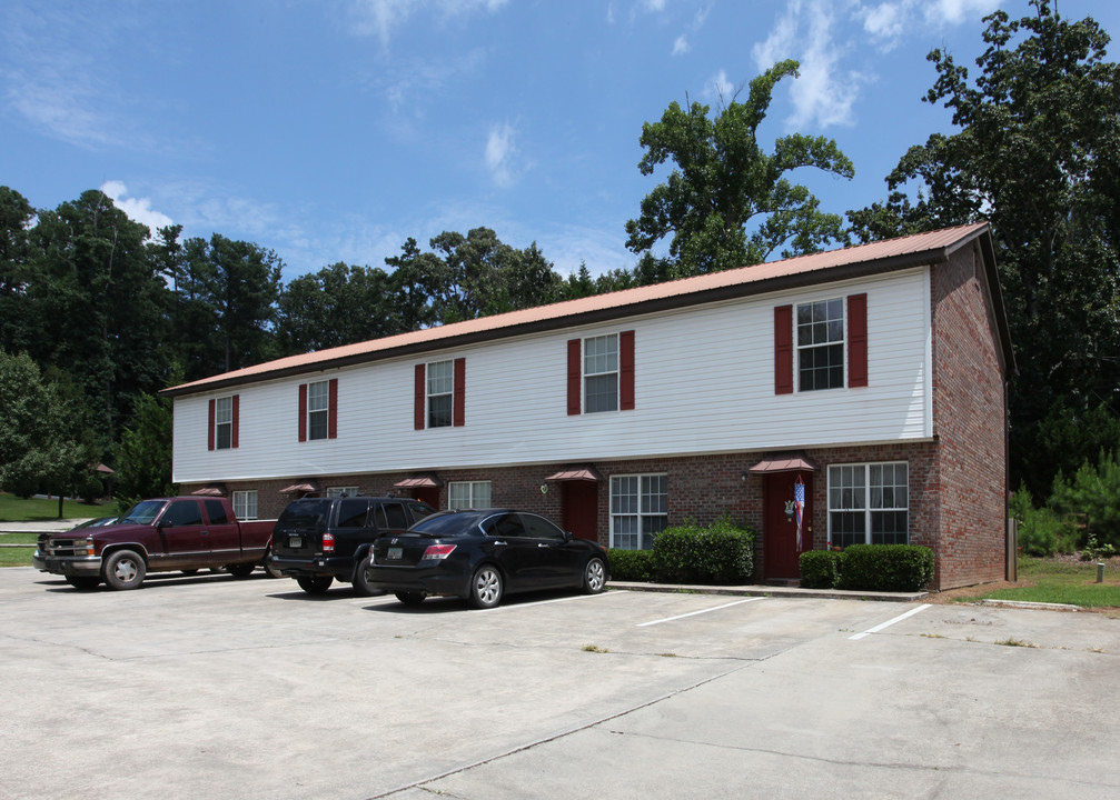 Pinewood Apartments in Dawsonville, GA - Building Photo