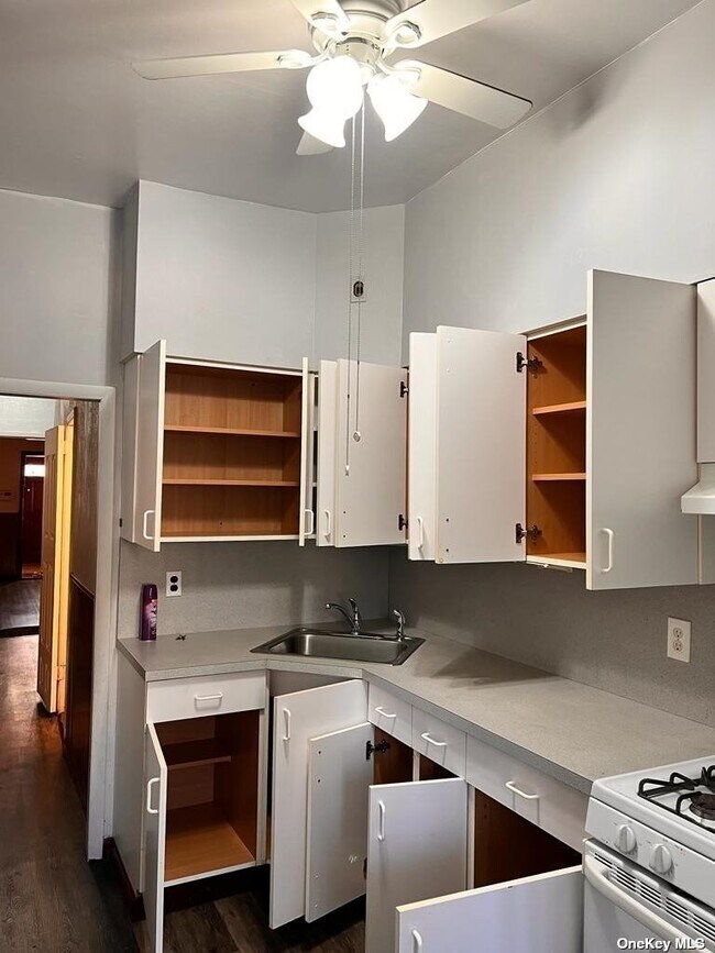 73-39 71st Pl in Queens, NY - Building Photo - Building Photo