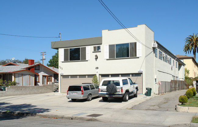 723 E Chestnut St in Glendale, CA - Building Photo - Building Photo