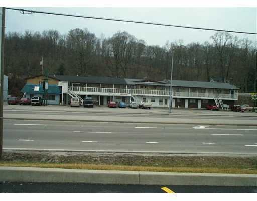 6735 MacCorkle Ave in St. Albans, WV - Foto de edificio