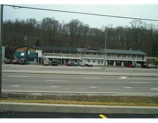 6735 MacCorkle Ave in St. Albans, WV - Building Photo