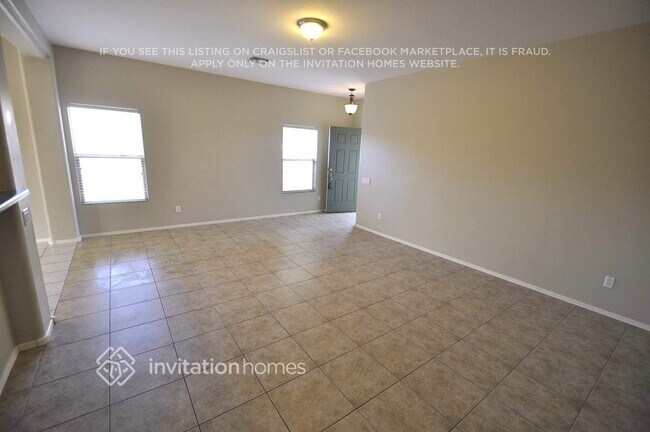 17137 W Saguaro Ln in Surprise, AZ - Foto de edificio - Building Photo