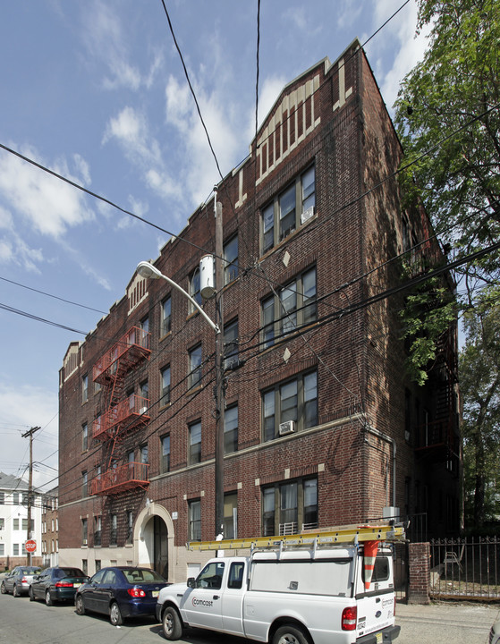 160 Bergen Ave in Jersey City, NJ - Building Photo