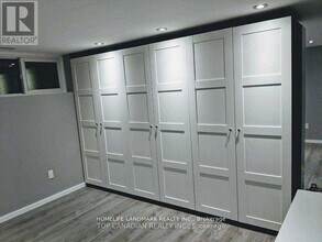 318 Betty Ann Dr in Toronto, ON - Building Photo - Building Photo