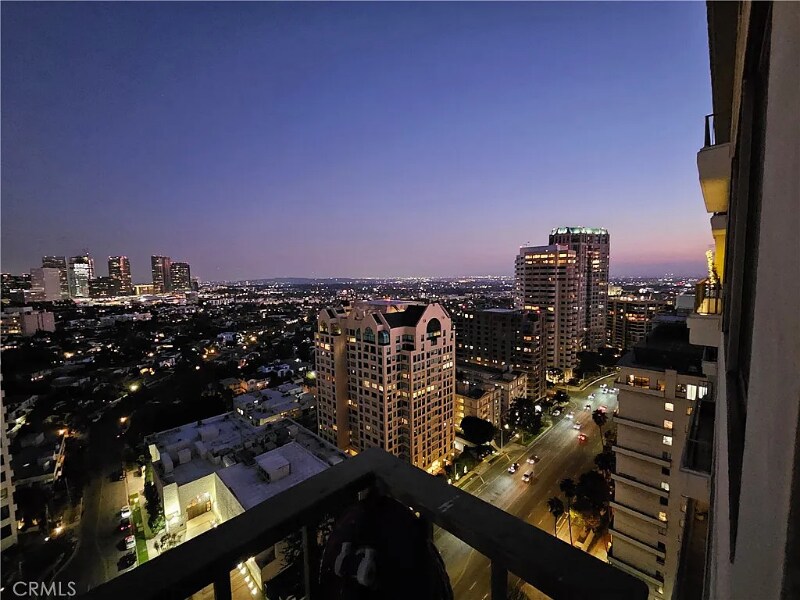 10501 Wilshire Blvd in Los Angeles, CA - Building Photo