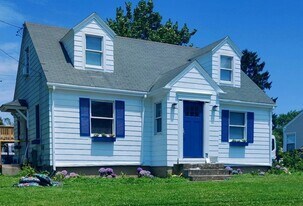 18 Dexter St in Newport, RI - Building Photo