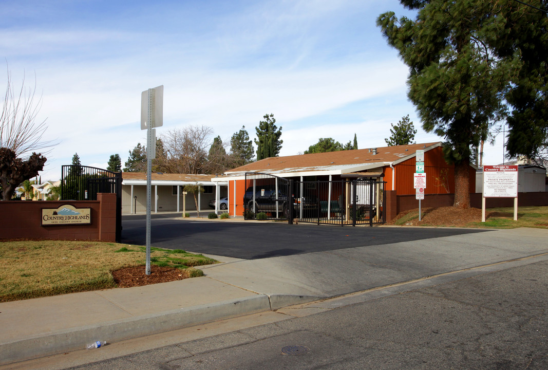 Country Highlands in Beaumont, CA - Foto de edificio