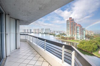 3530 Mystic Pointe Dr in Aventura, FL - Foto de edificio - Building Photo