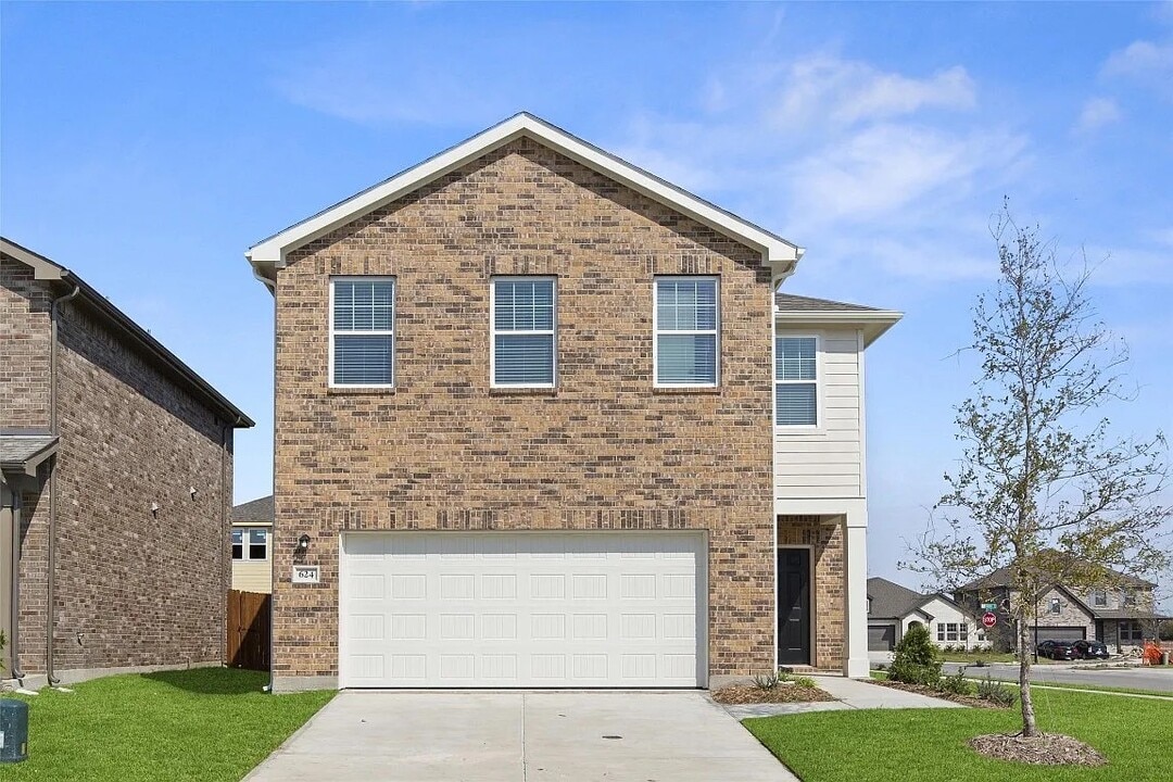 624 Delaware Ave in Princeton, TX - Building Photo