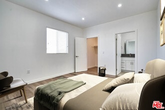 1127 1/2 S Harvard Blvd in Los Angeles, CA - Building Photo - Building Photo