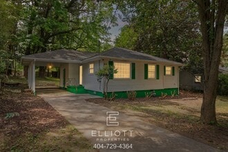 1095 Oakfield Dr SE in Atlanta, GA - Foto de edificio - Building Photo