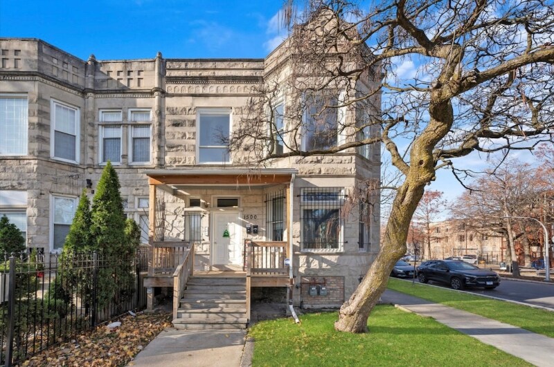 1500 S Trumbull Ave in Chicago, IL - Building Photo