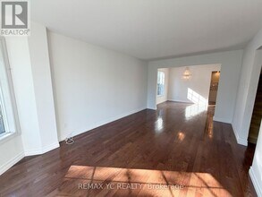 67 Fern Valley Crescent in Richmond Hill, ON - Building Photo - Building Photo