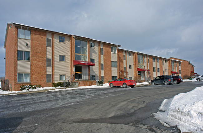 Bloomfield on Square Lake in Bloomfield Hills, MI - Foto de edificio - Building Photo