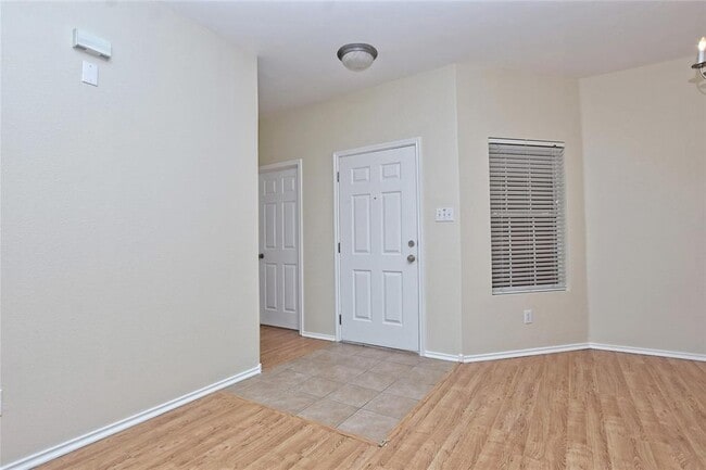 401 Bandara Woods Blvd in Elgin, TX - Building Photo - Building Photo