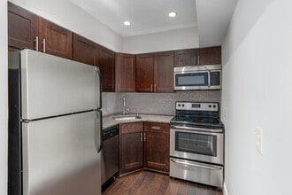 University Place Apartments in Baltimore, MD - Foto de edificio - Interior Photo