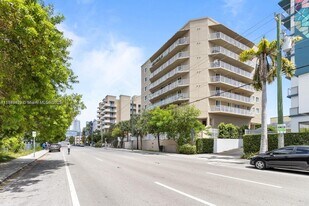 102 SW 6th Ave in Miami, FL - Building Photo