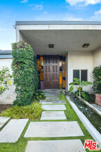 7732 Chandelle Pl in Los Angeles, CA - Building Photo - Building Photo