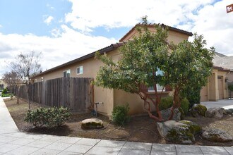 4032 Flint Ave in Clovis, CA - Building Photo - Building Photo