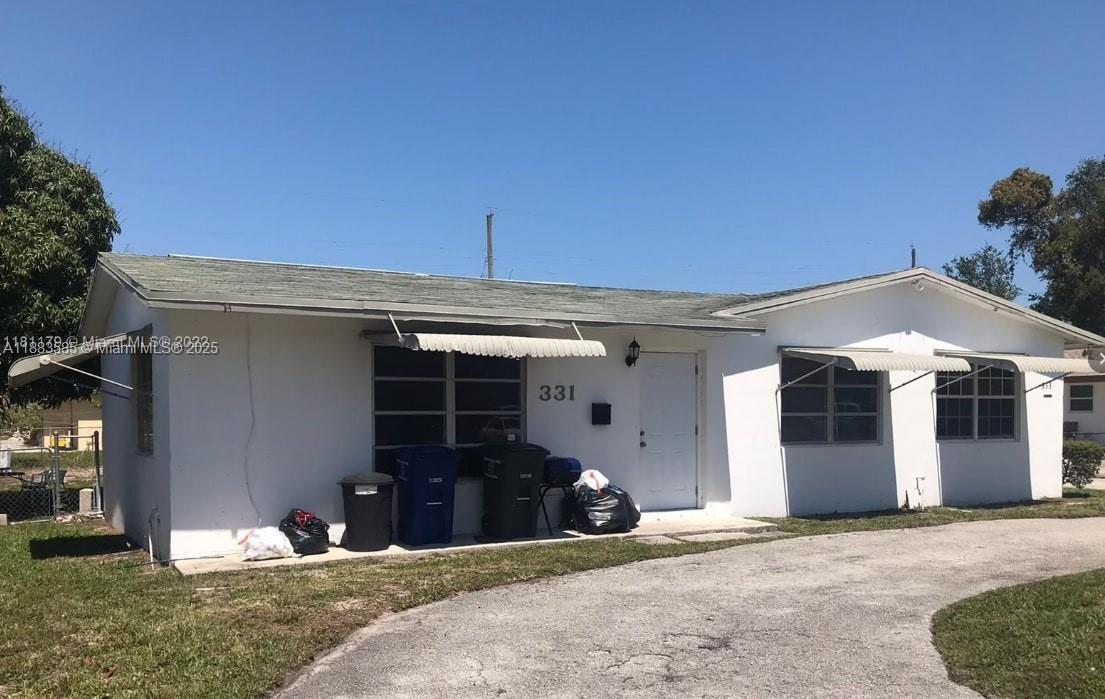 333 Silver Beach Rd in Lake Park, FL - Building Photo