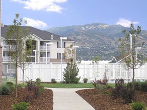 Moda Shoreline in North Salt Lake, UT - Building Photo - Building Photo