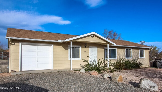 property at 5484 N Robert Rd