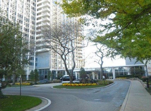 Imperial Towers Condominium in Chicago, IL - Building Photo - Building Photo