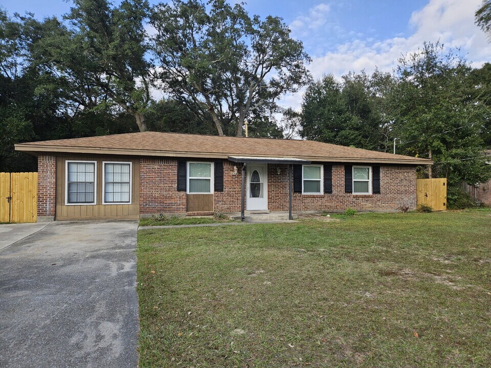 2958 Sky Crest Dr in Pensacola, FL - Building Photo