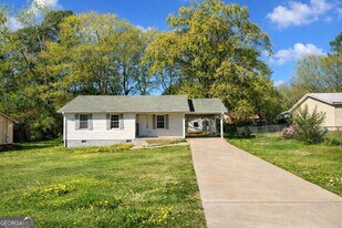 223 Griffin Park Rd, Unit 5 in Griffin, GA - Building Photo