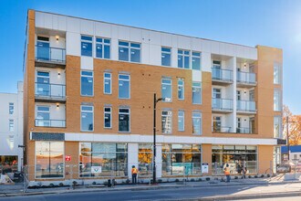 301 Dorval Av in Dorval, QC - Building Photo - Building Photo